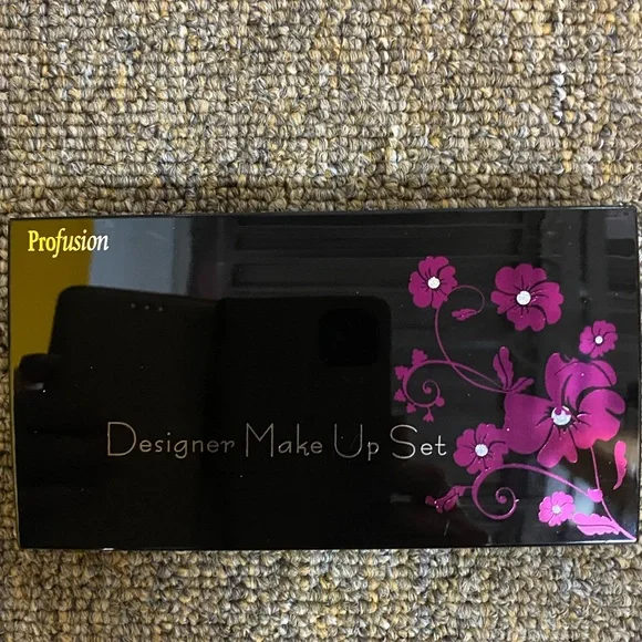 Designer makeup set - Picture 4 of 10